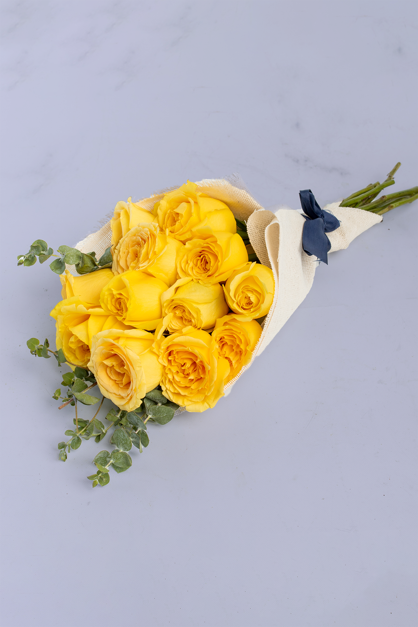 Bouquet of 12 Yellow Roses - Jute Wrap