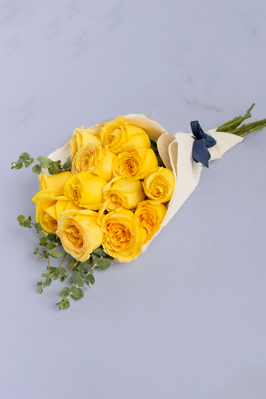 Bouquet of 12 Yellow Roses - Jute Wrap Cd. Juarez