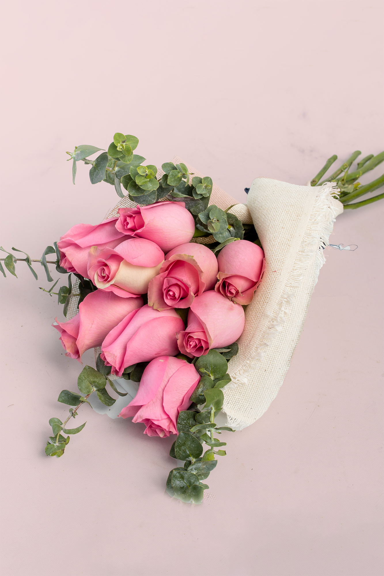 Ramo 9 Rosas Rosas - Envoltura Yute Cuau. Iz.