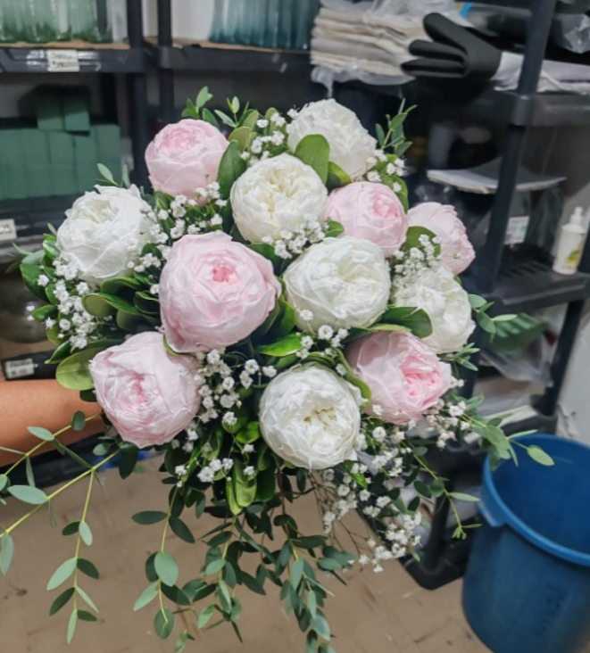 Pedido especial Ramo de 12 peonias