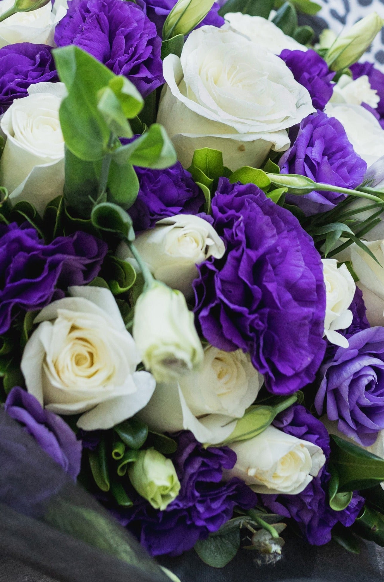 Bouquet de Alba - Rosa Blanca y Lisianthus Morado