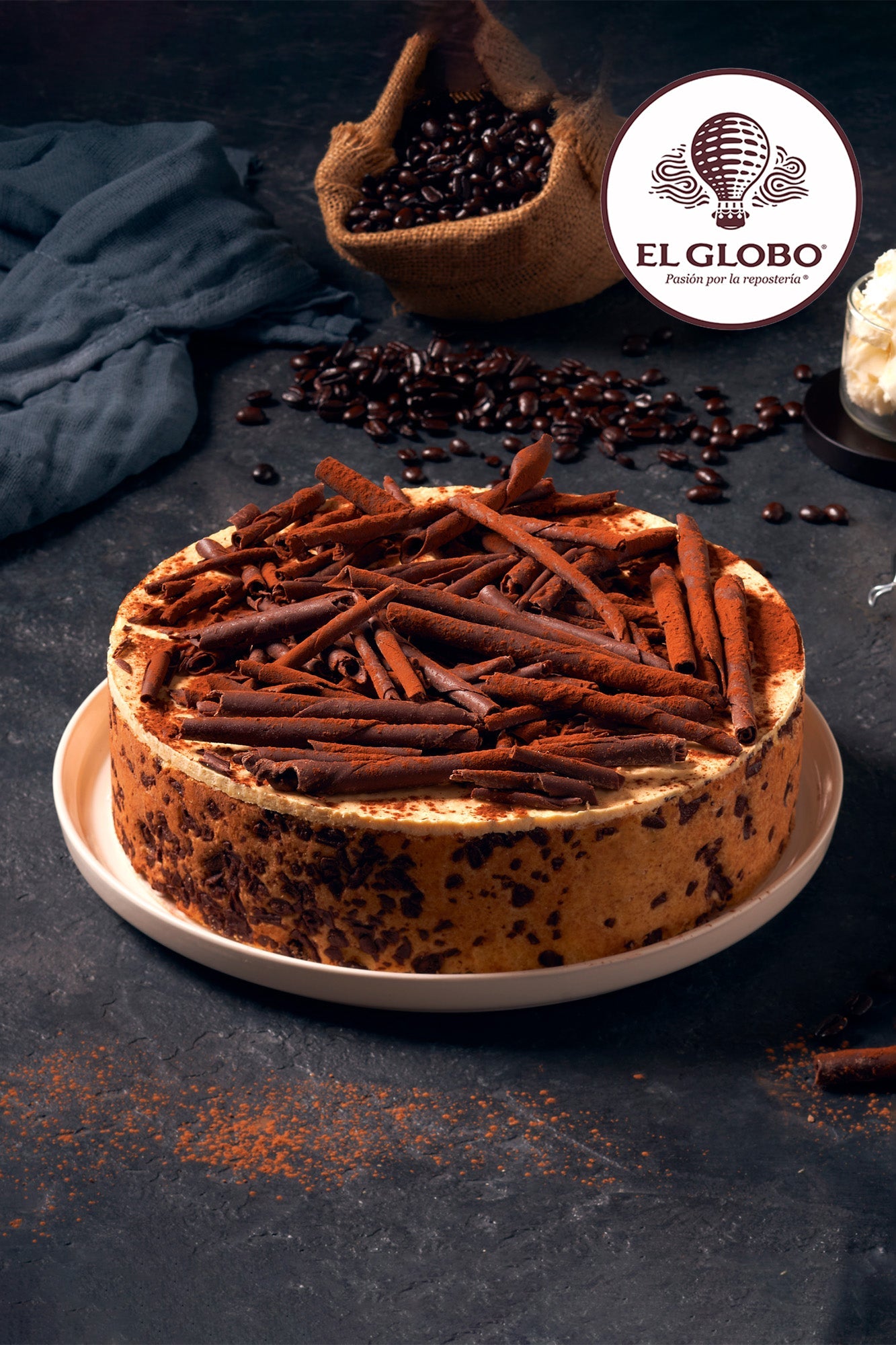 Tiramisu Cake // The Globe