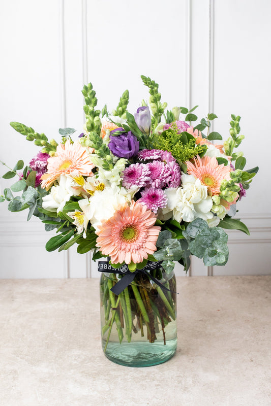 Alma Libre / Gerbera, Lisianthus, Clavel Blanco, Moreliana, Perrito Blanco