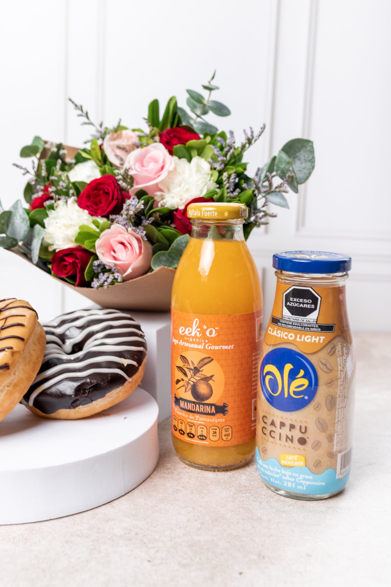 Buenos Días - Kit de Desayuno con Jugo, Café y Flores