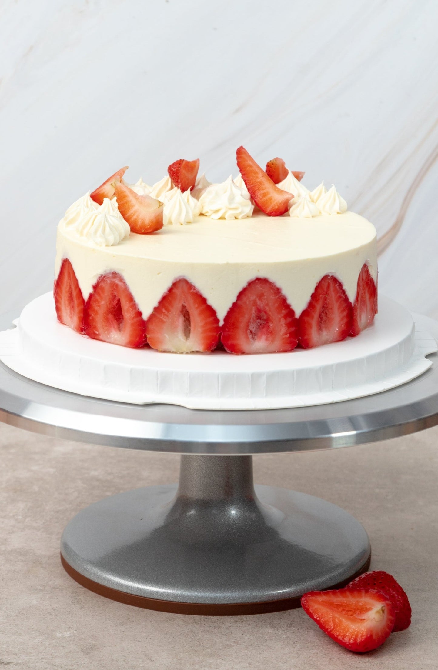 Pastel Grande de Fresa - Chocolate y Queso Philadelphia