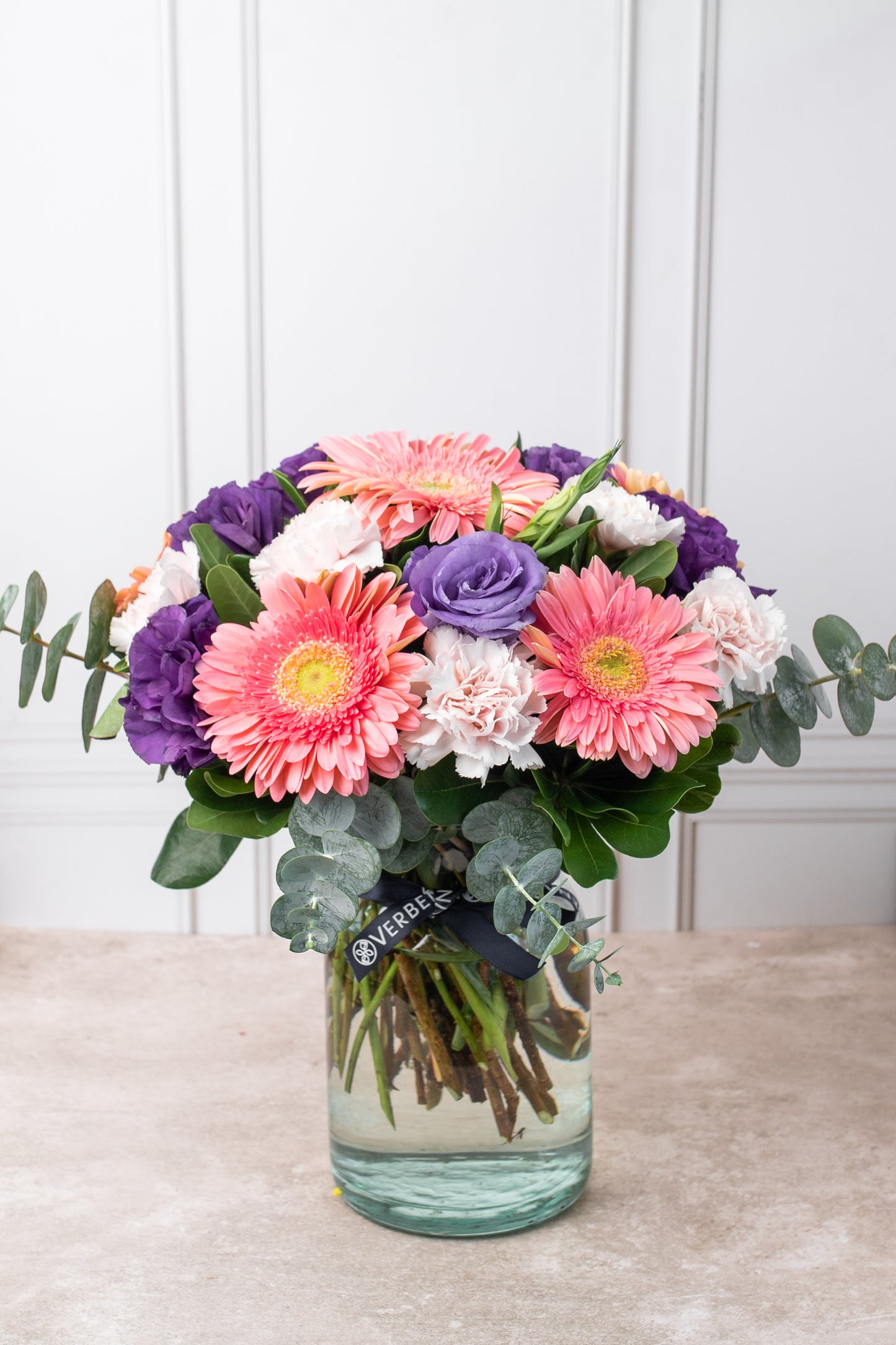 Coral - Gerbera Rosa, Lisianthus Morado y Clavel Rosa M