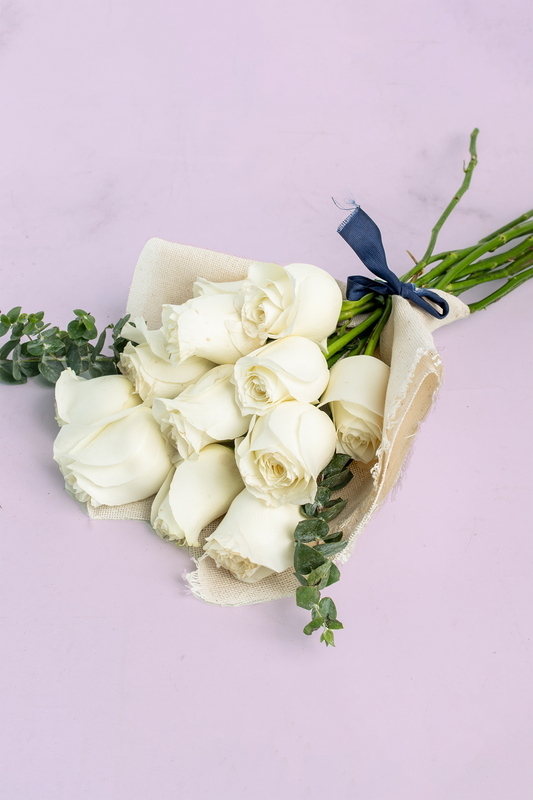 Ramo 12 Rosas Blancas - Envoltura Yute AGS