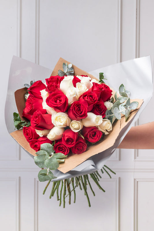 Ramo Buchón / 50 Rosas Roja y Blanca QRO