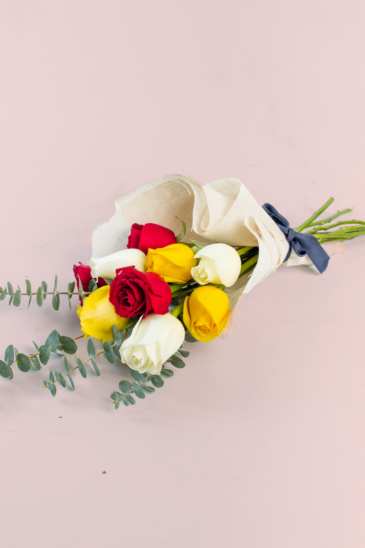 Ramo 9 Rosas Mix - Envoltura Yute Atizapán