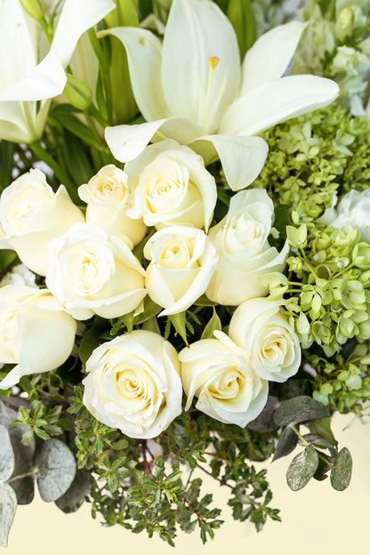 A Tu Memoria - Rosa Blanca y Lilium Blanco