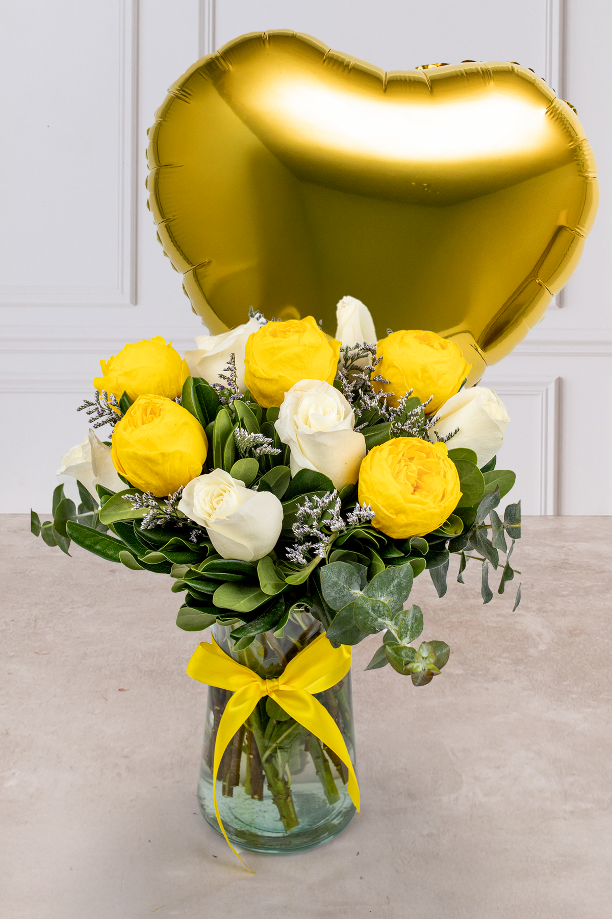 Globo Corazón Amarillo con Alegría - Peonia Amarilla y Rosa Blanca | Verbena 21S