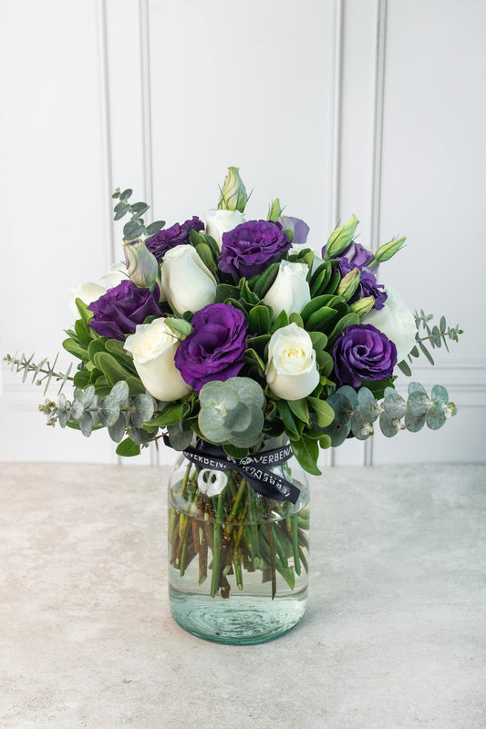Claro de Luna // Rosa Blanca y Lisianthus Morado M APO