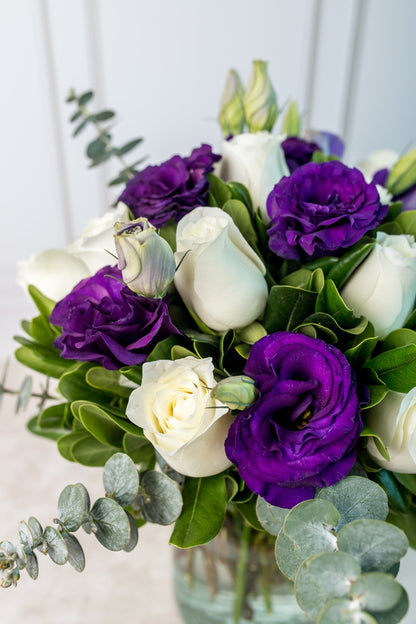 Claro de Luna // Rosa Blanca y Lisianthus Morado M