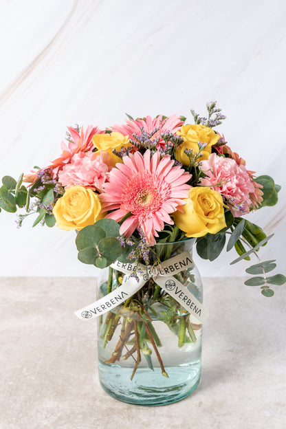 Brillo de Sol - Gerbera Rosa con Rosa Amarilla PTO. ESCOND.