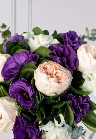 Jardín de Amor - Peonia Eterna Rosa, Lisianthus Morado y Clavel