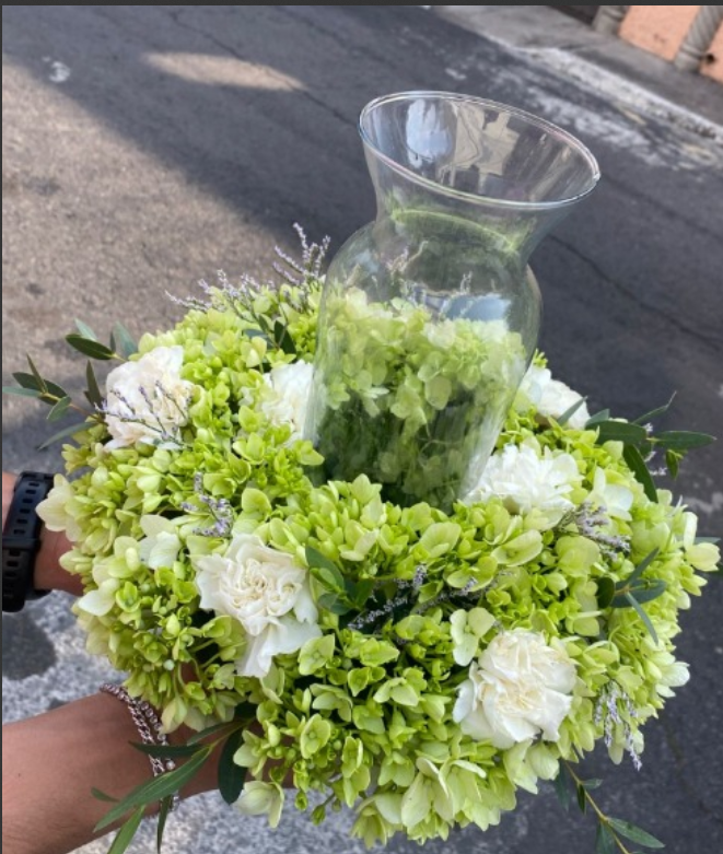 Pedido especial 3 Centros de Mesa de hortensia con cirio en el centro y un Paquete de Nube grande