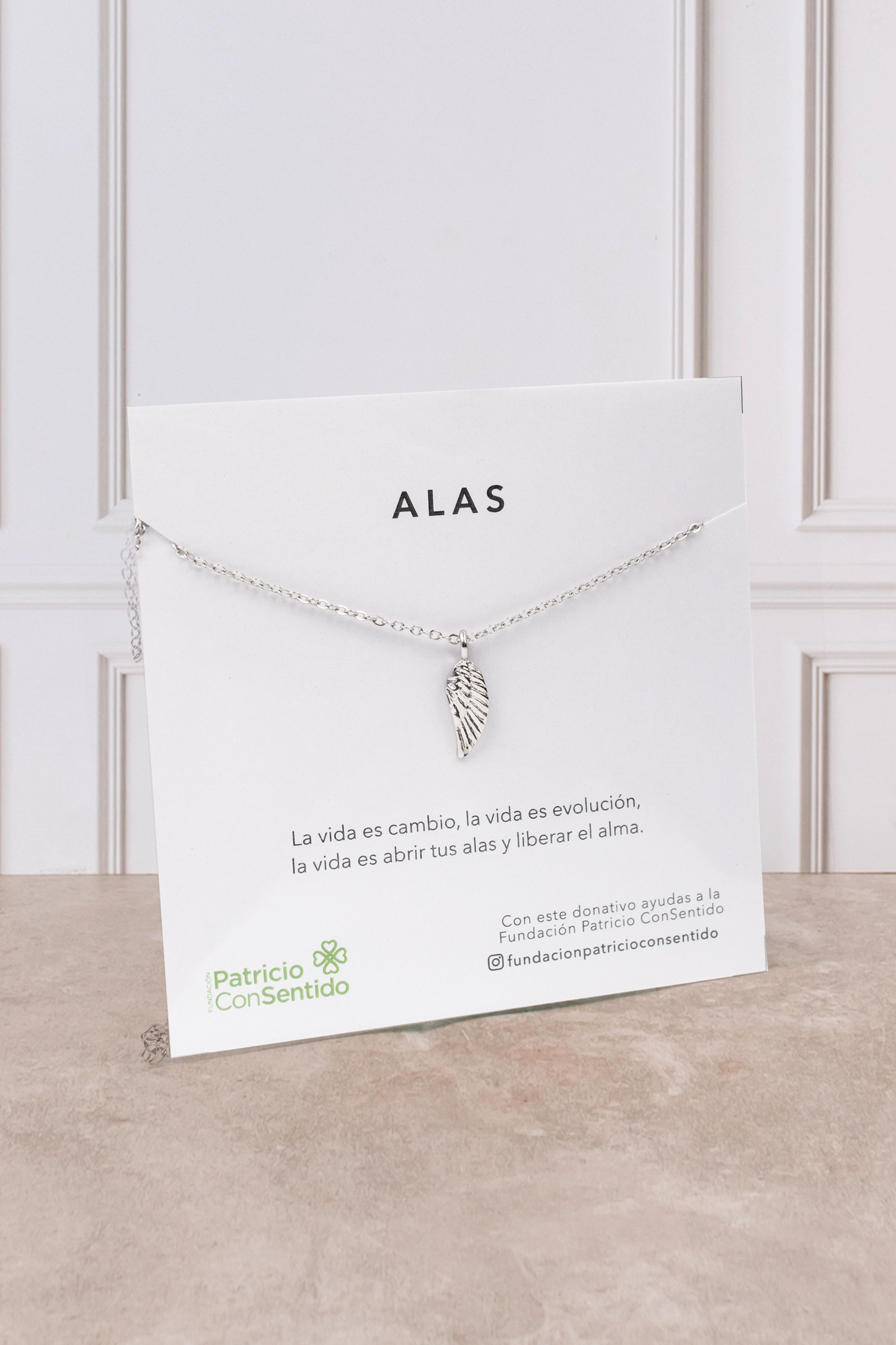 Collar Alas + A tu memoria - Rosa Blanca y Lilium Blanco