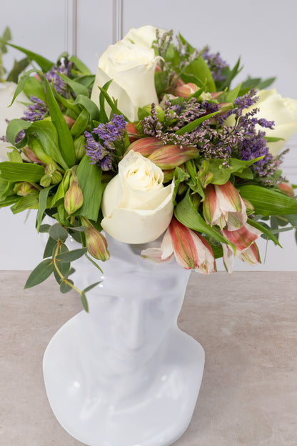 Cabeza de David - Rosa Blanca, Astromelias y Limonium