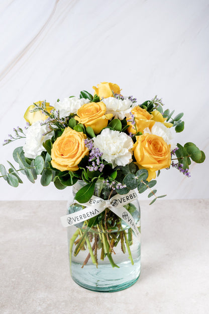 Honey Gold / Rosa Amarilla con Clavel Blanco QRO