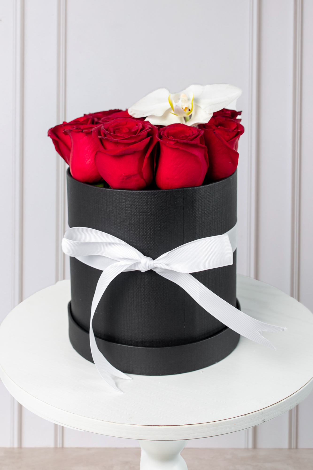 Señorita - Caja de Rosas Rojas con Orquídea DGO