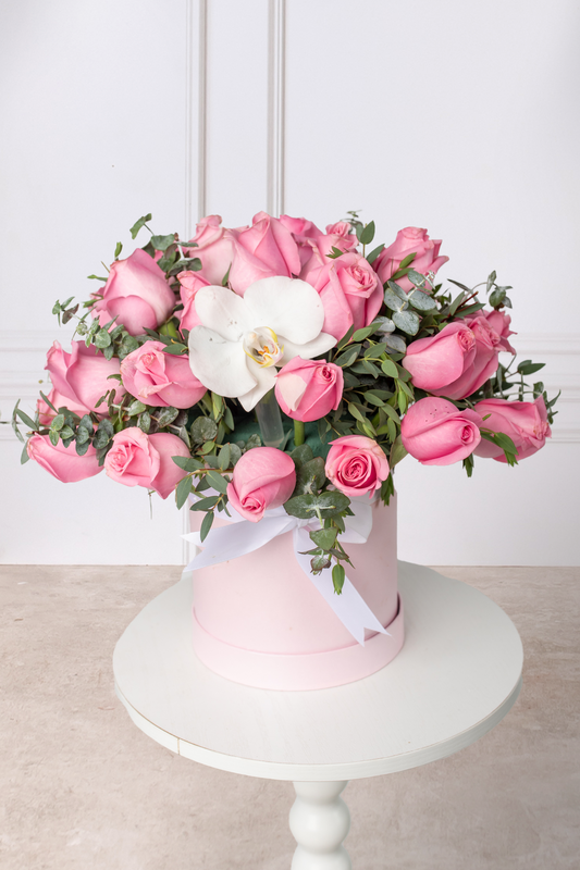 Deja Vú - Caja de Rosas Claritas con Orquídea
