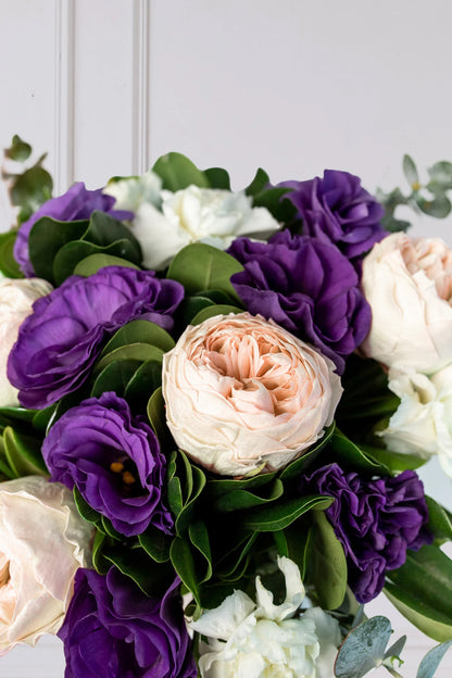 Jardín de Amor - Peonia Eterna Rosa, Lisianthus Morado y Clavel Cun