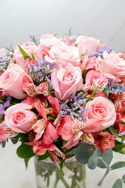 Cupido MOM Rosa Clarita y Astromelia Rosa