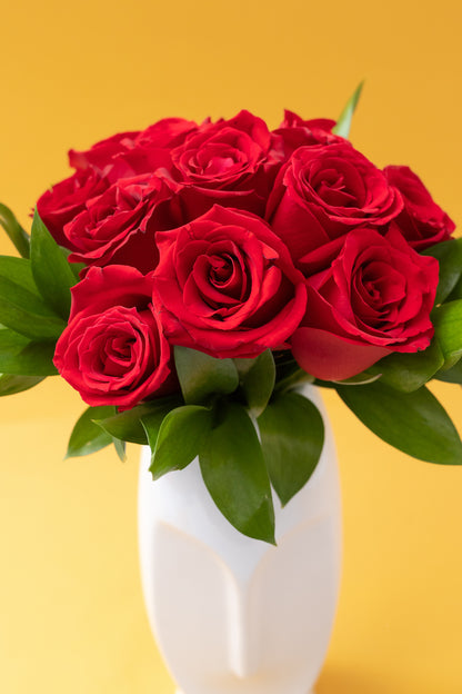 12 Rosas Rojas con Florero Rostro SV - Flores