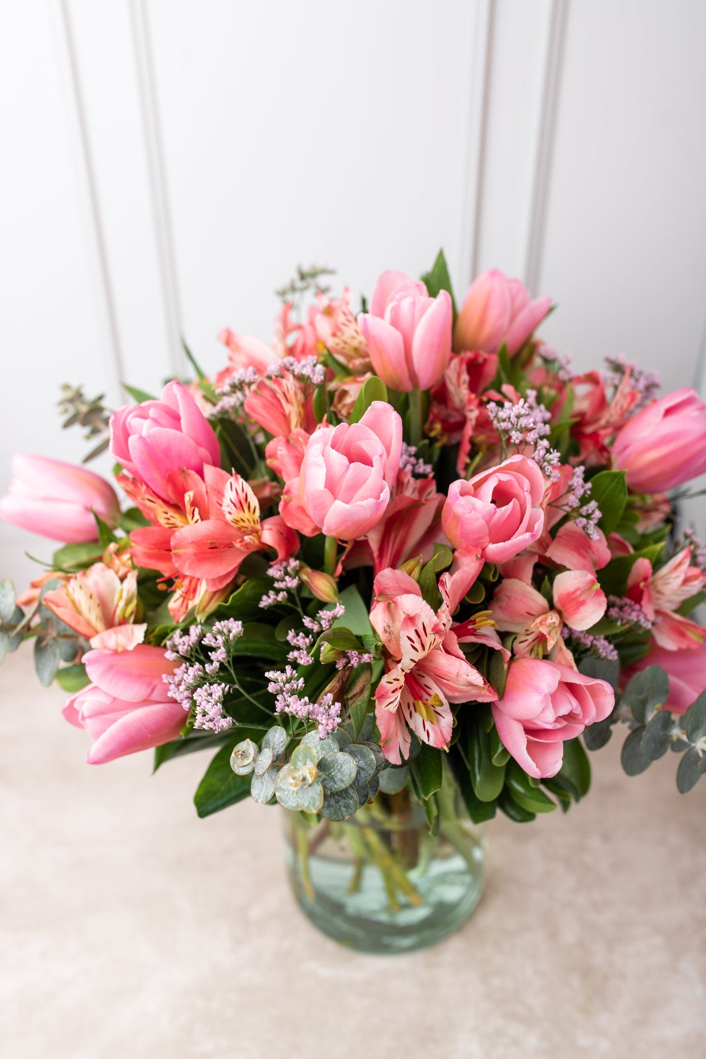 Campanita - (Tulipán y Astromelia Rosa)