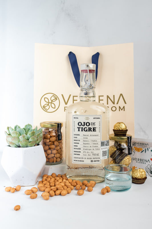 Selva y Mezcal - Kit Ojo de Tigre 750 ml, Ferreros, Cacahuates y Suculenta