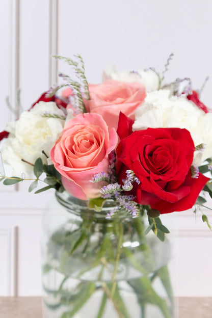 Centro de Mesa 15 // Rosa Clarita, Rosa Roja y Clavel Blanco