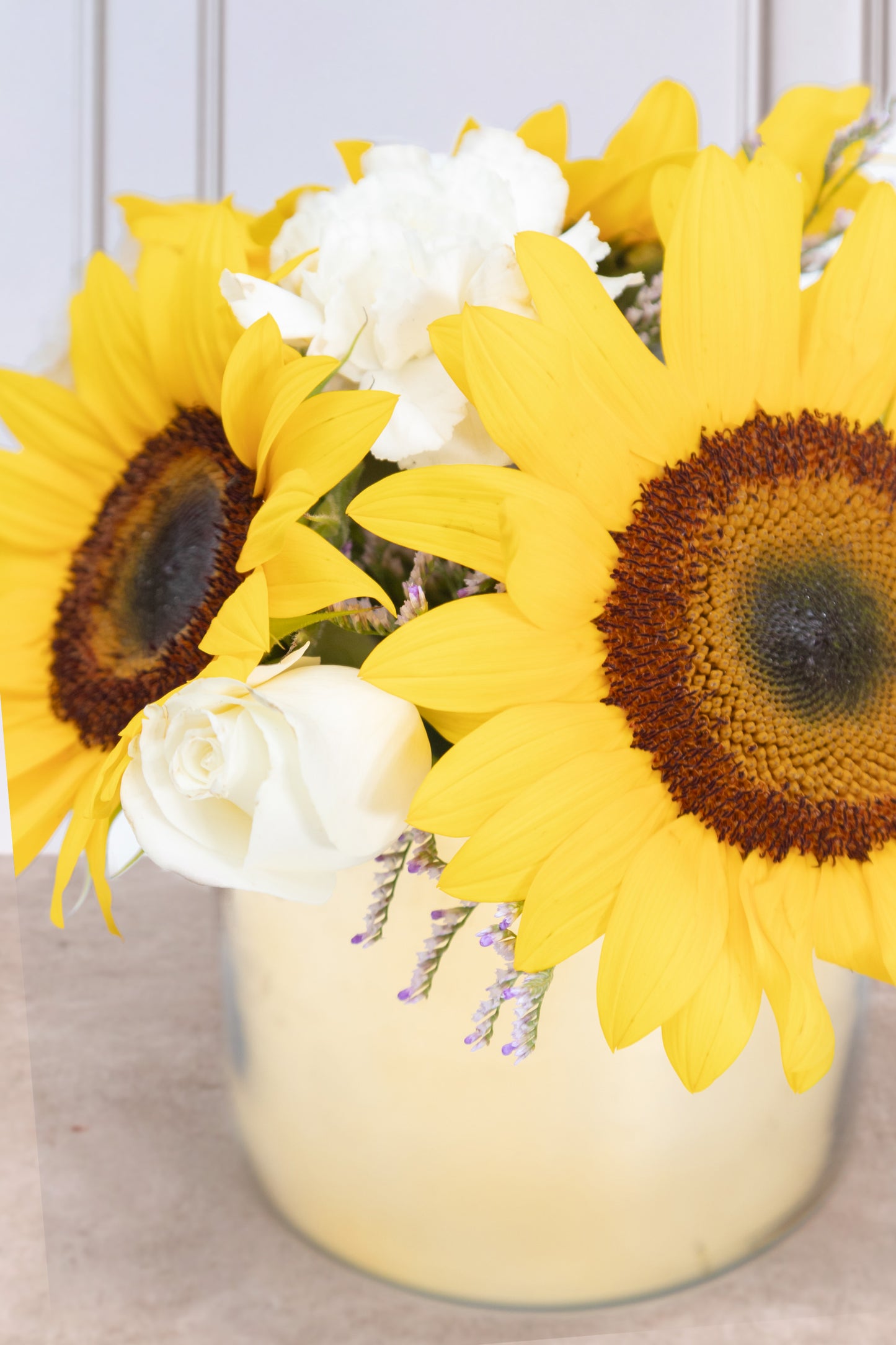 Centro de Mesa 4 - Girasol y Rosa Blanca