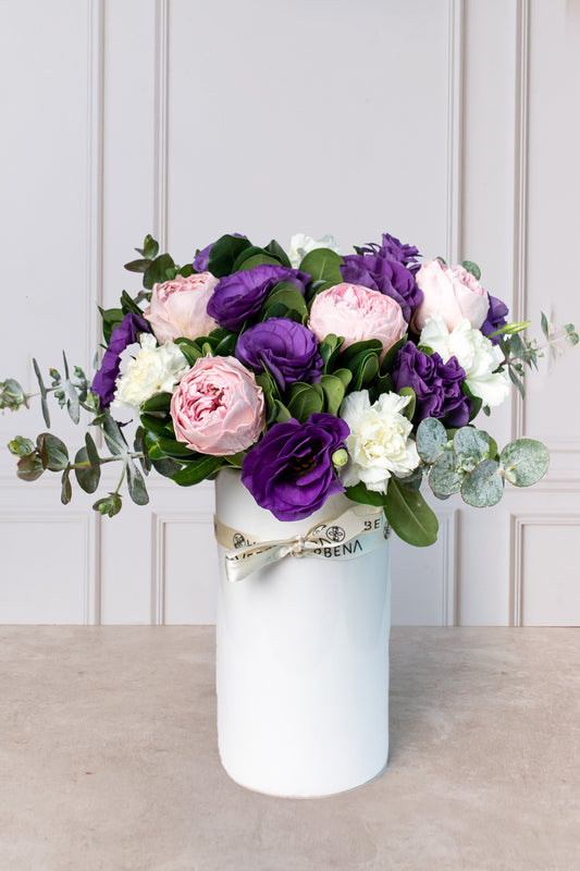 Jardín de Amor - Peonia Eterna Rosa, Lisianthus Morado y Clavel