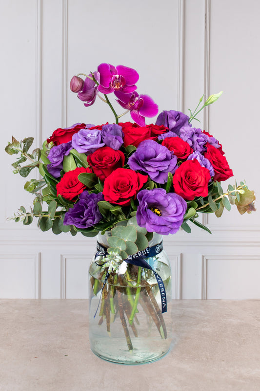 Mora Roja - Rosa Roja, Lisianthus Morado y Orquídea