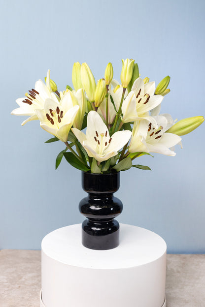 Perla - Lilium Blanca en Florero Negro CH/IXT