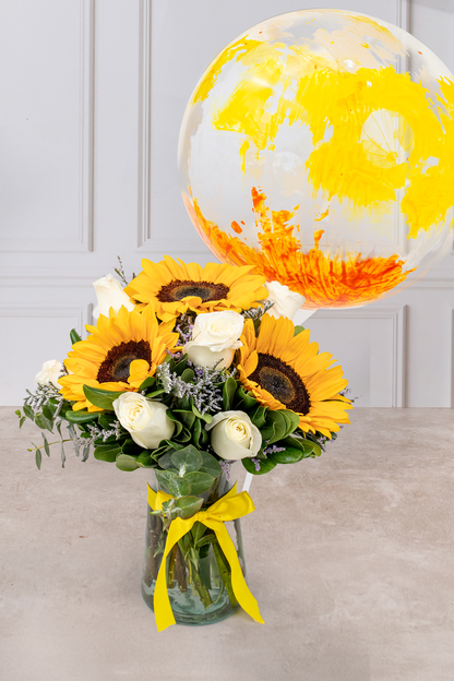 Globo Explosión Amarillo con Sol Radiante - 3 Girasoles y Rosa Blanca | Verbena 21S