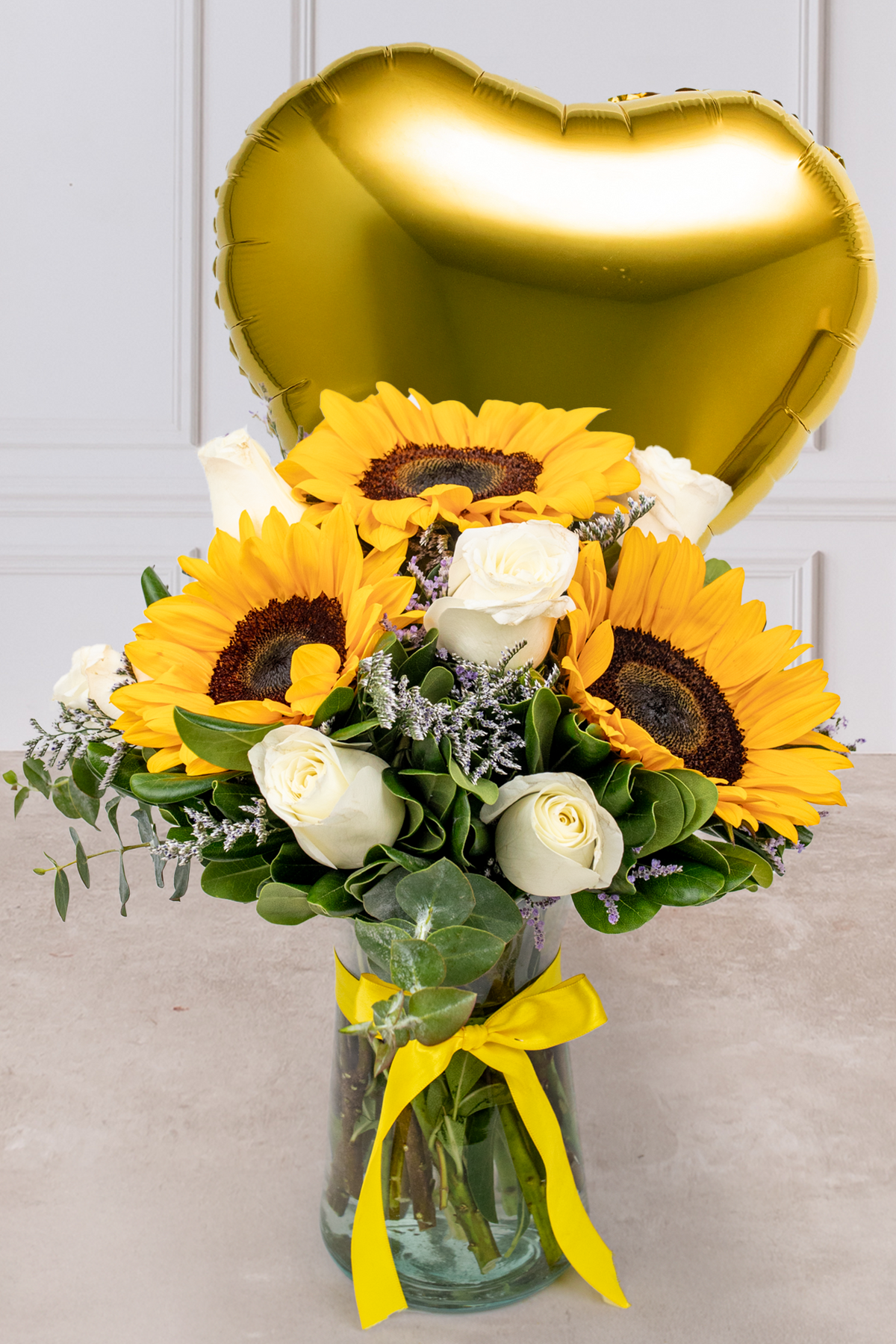 Globo Corazón Amarillo con Sol Radiante - 3 Girasoles y Rosa Blanca | Verbena 21S