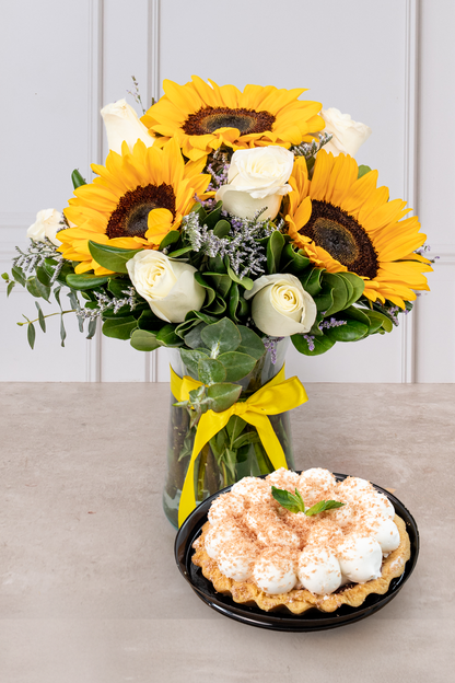 Tarta Individual Plátano con Sol Radiante - 3 Girasoles y Rosa Blanca | Verbena 21S
