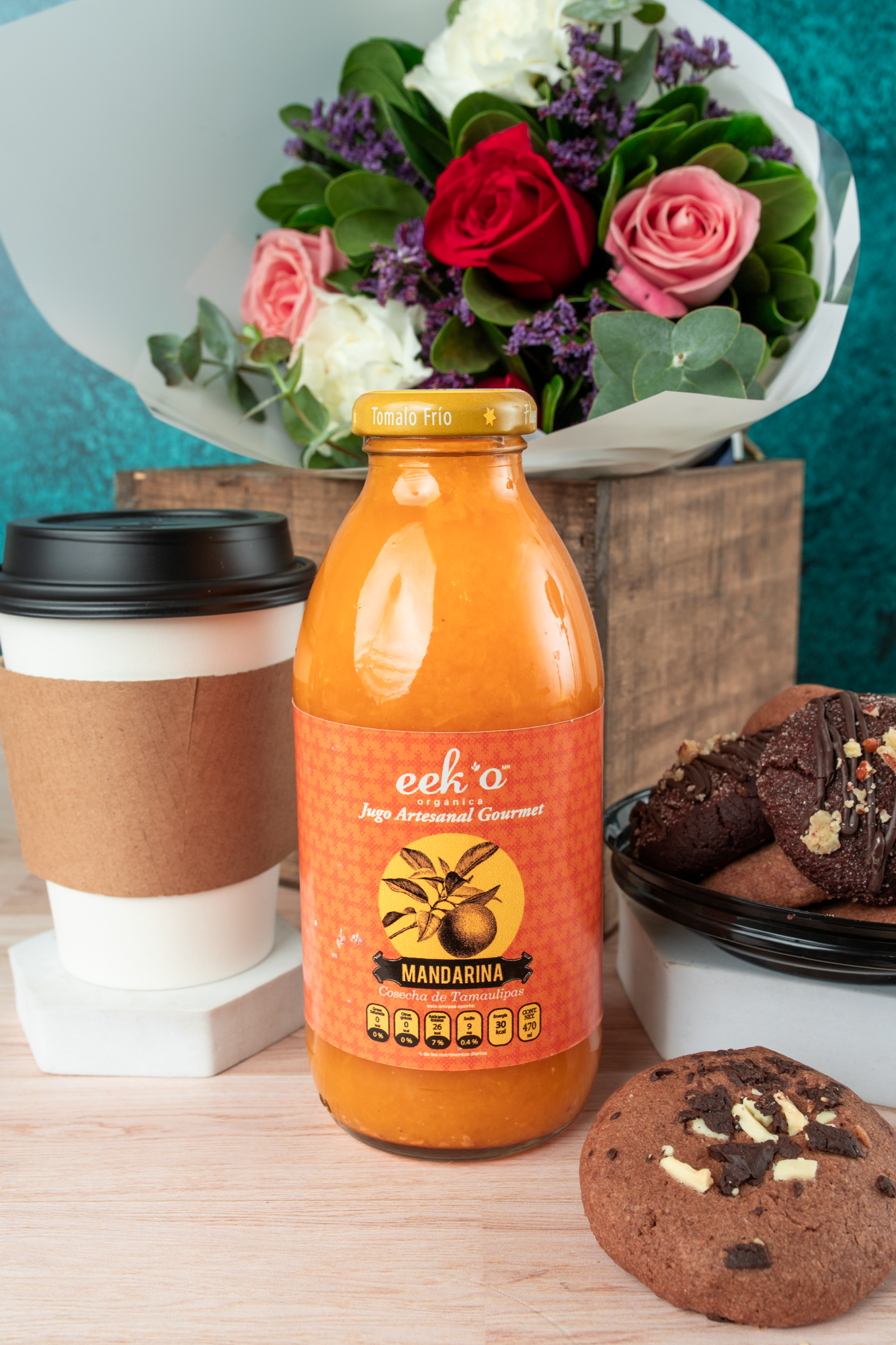 Buenos Días - Kit de Desayuno con Jugo, Café y Flores M