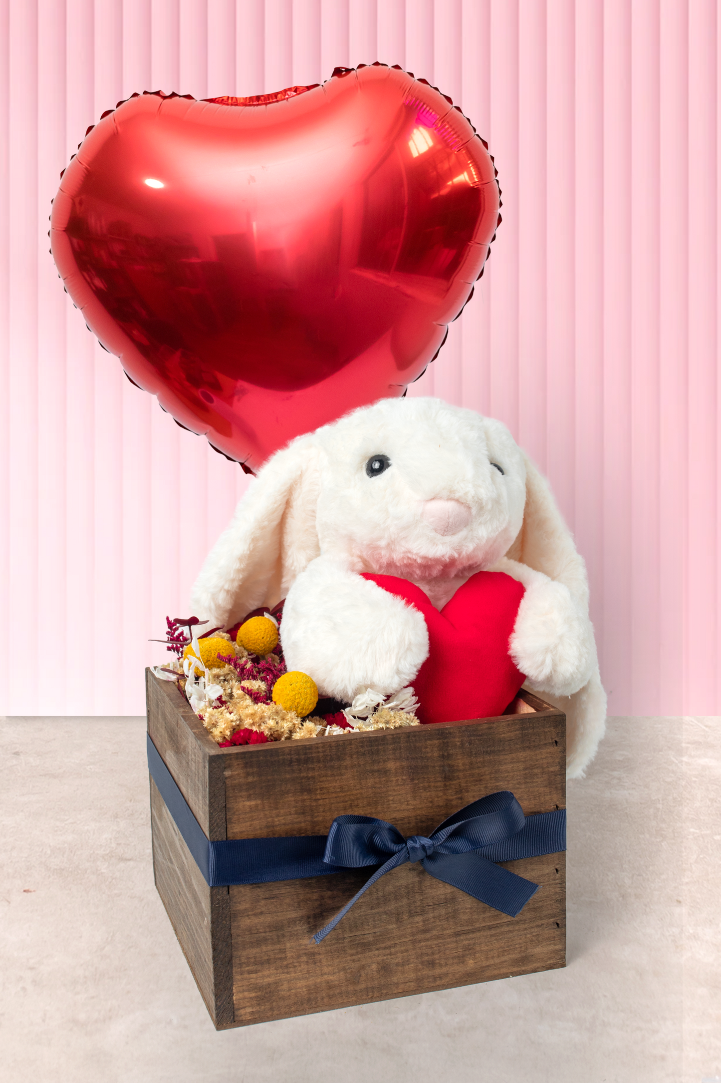 Pienso en Ti SV - Caja con Peluche, Flores y Globo